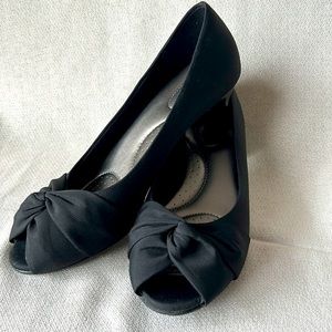 Gently worn black kitten heel open toe shoes size 6.5